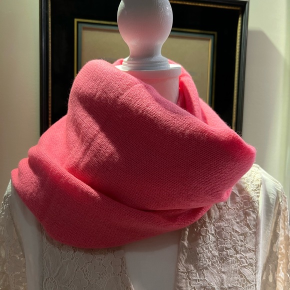 100% Cashmere Poncho/Scarf/Wrap by Claudia Nichols - Picture 2 of 8
